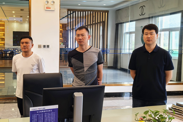 李縣長到羅平公司調(diào)研.jpg